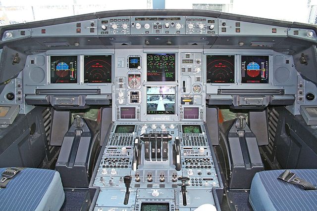 airbus 340 cockpit